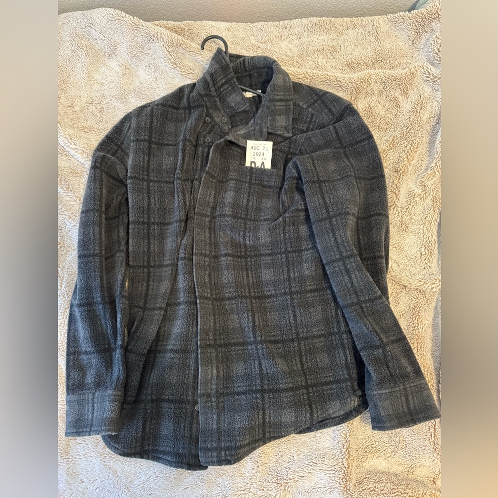 threads 4 thoughts, 100% polyester, medium long sleeve button up flannel T-shirt